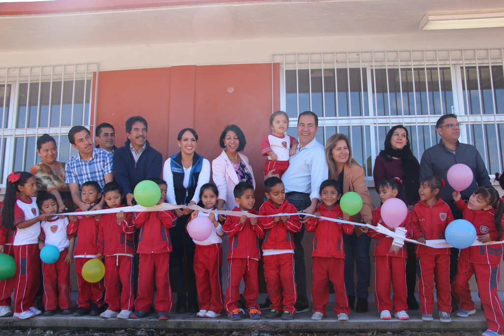 Entregan obras en el jardín de niños