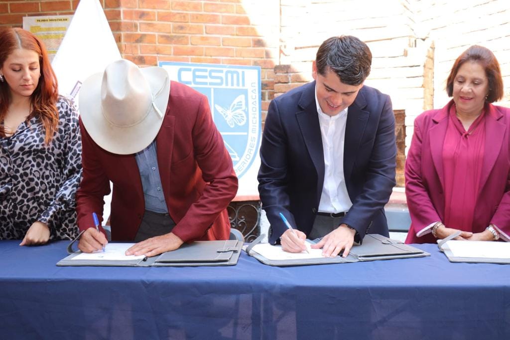 Firma de convenio de colaboración con el Centro de Estudios Superiores de Michoacán.