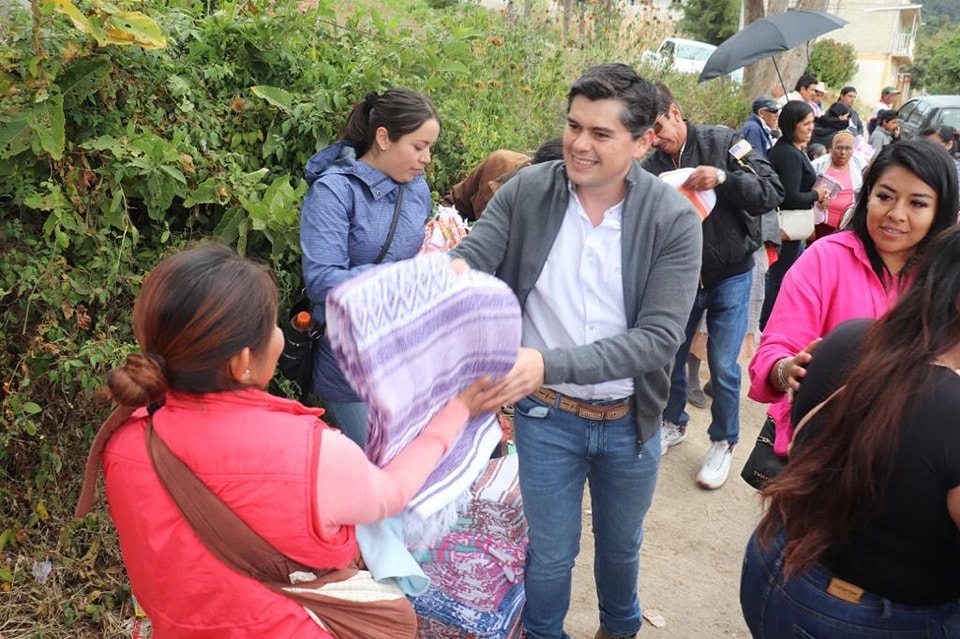 Entrega de cobijas para la comunidad del Escobal.