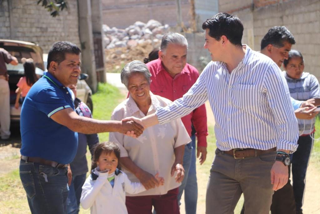 Continua el Gobierno De Soluciones con la entrega de 200 estufas ecológicas en todo Zitácuaro.