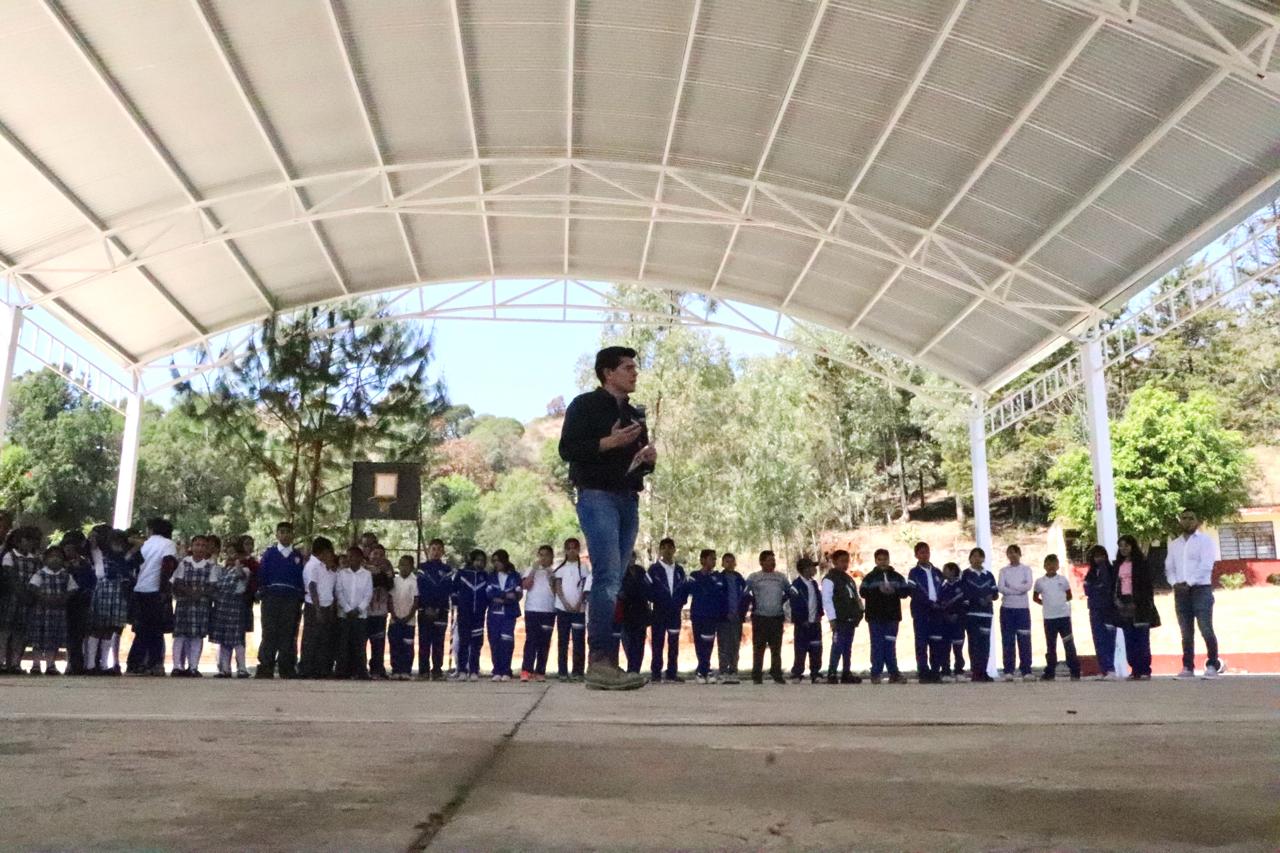 Beneficia Gobierno Municipal a Primaria Leona Vicario de Valle Verde con un domo.