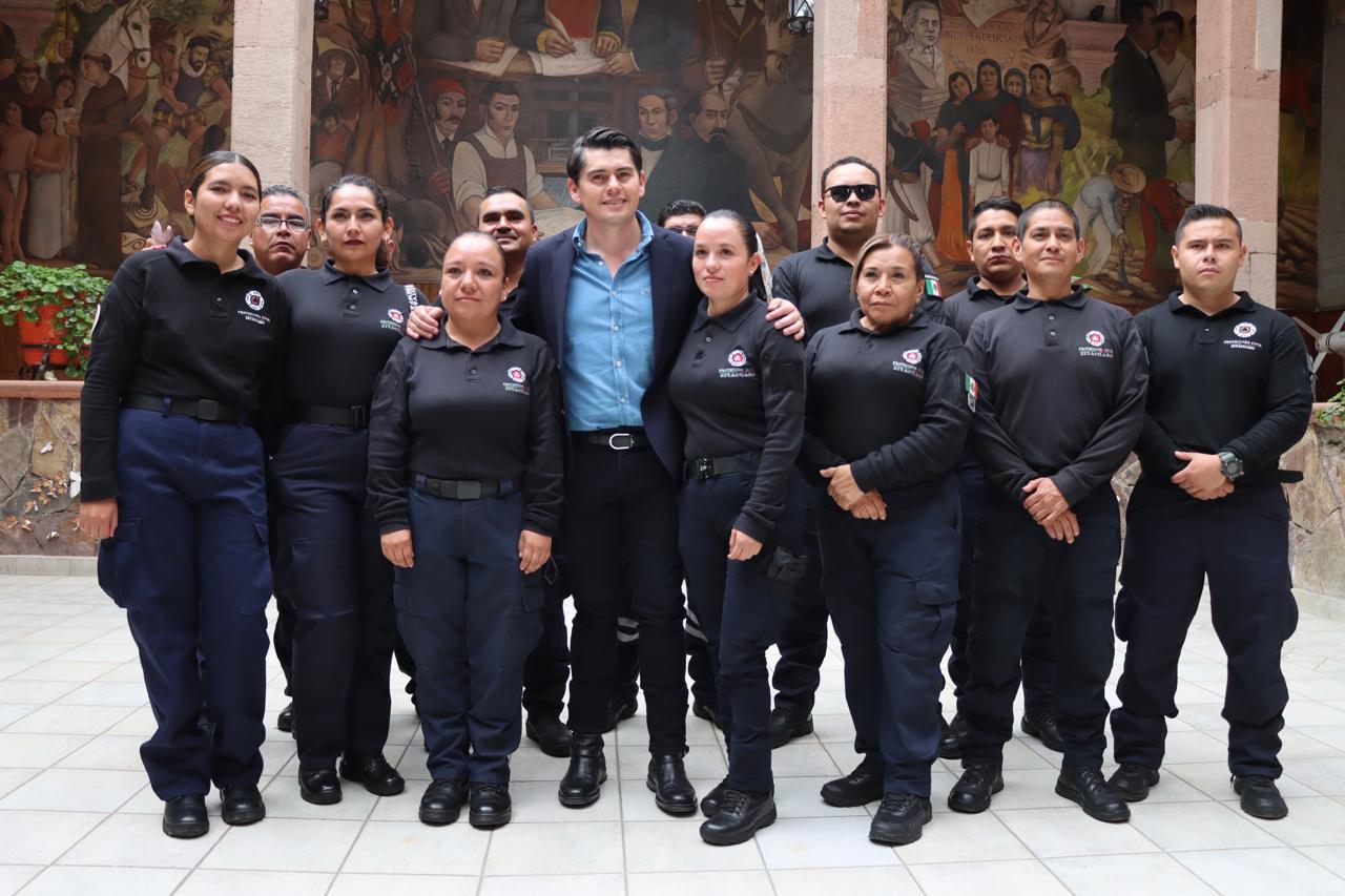 Entrega alcalde equipo a Protección Civil  y a Servicios Ciudadanos