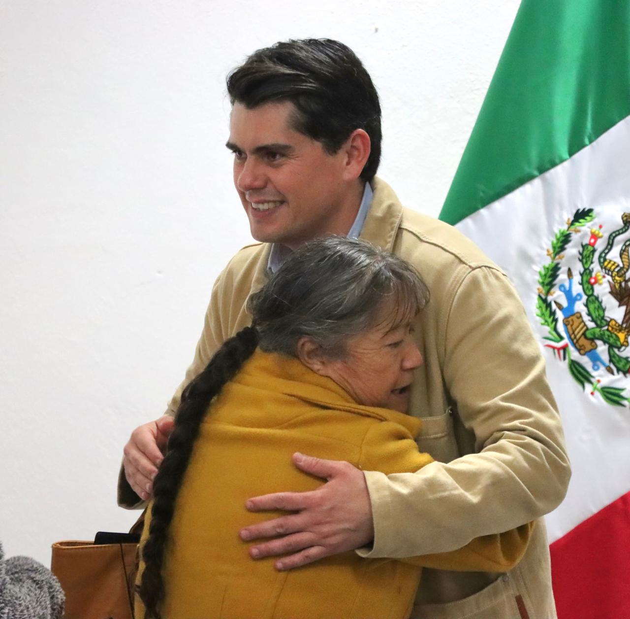 Más computadoras entregadas por el Gobierno de Soluciones a estudiantes 