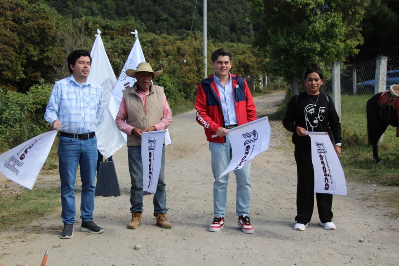 Toño Ixtláhuac da banderazo de inicio a la rehabilitación del acceso a Seis Palos