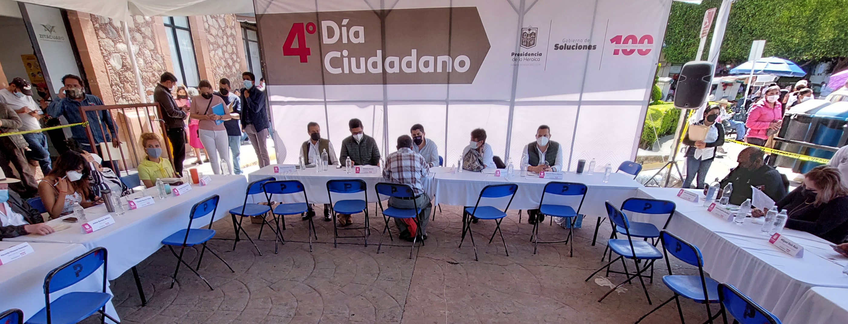 En la plaza cívica Benito Juárez se llevó a cabo el Cuarto Día Ciudadano, encabezado por el presidente municipal Juan Antonio Ixtláhuac y los secretarios de las principales áreas que conforman este #GobiernoDeSoluciones.   